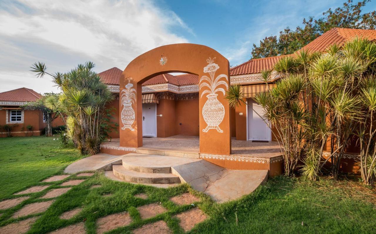 Vijayshree Resort, ハンピ エクステリア 写真